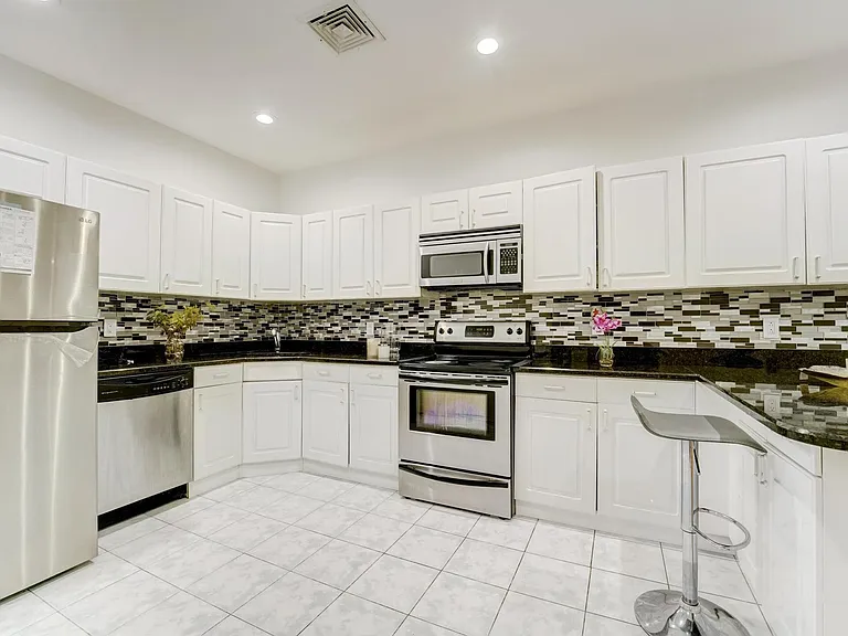 75 Liberty Ave #D30 — Photo 14
