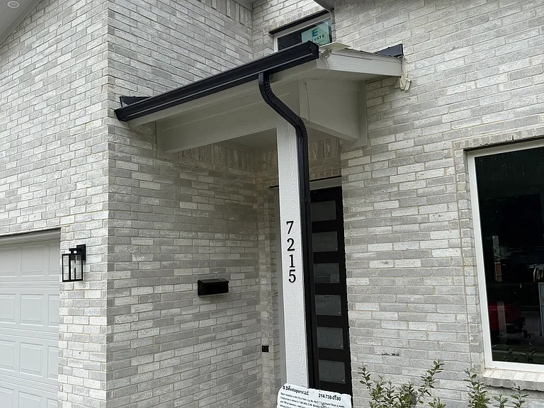 7215 Thurston Dr — Photo 2