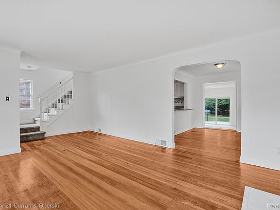 4th image of 23828 Hollander St