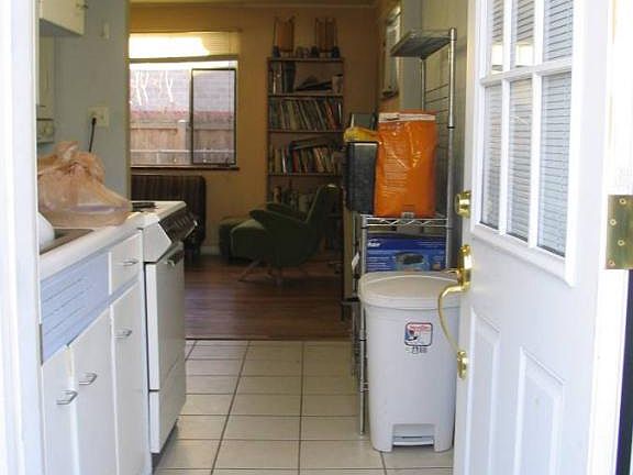 4th image of 115 S Lincoln St #115 C