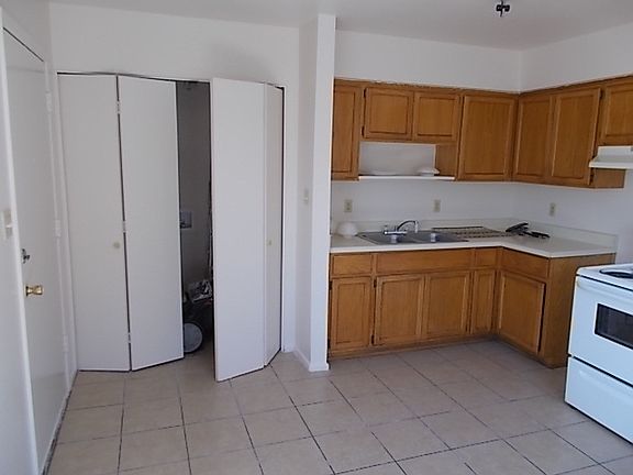3rd image of 744 N Merrill Ave