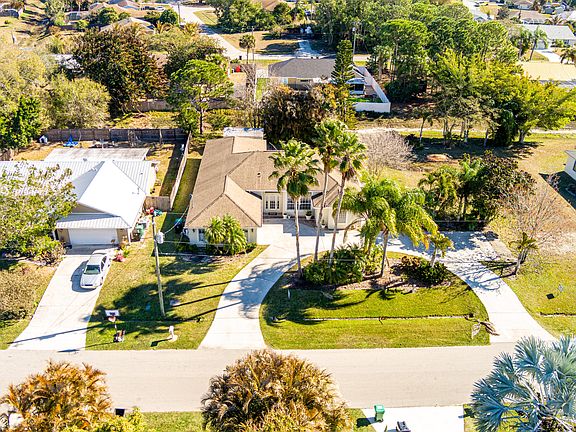 3rd image of 1443 SE Proctor Lane