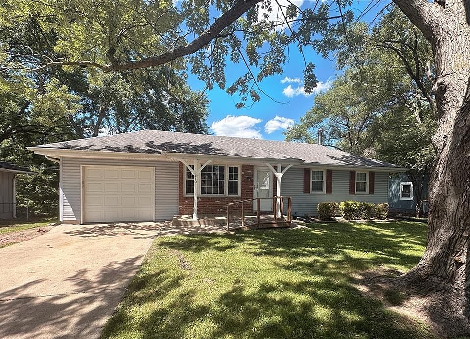 1st image of 310 SW Glendana Dr
