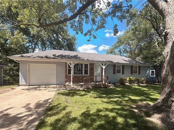 310 SW Glendana Dr, Lees Summit, MO 64081