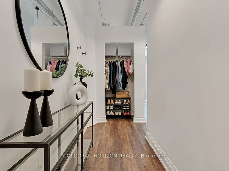 276 King St W #209 — Photo 7