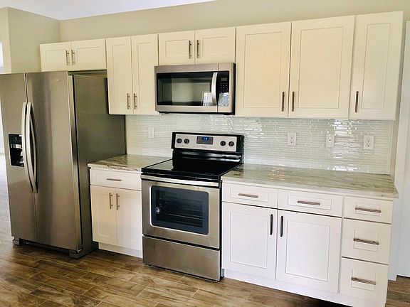 5th image of 216 SW Kestor Dr