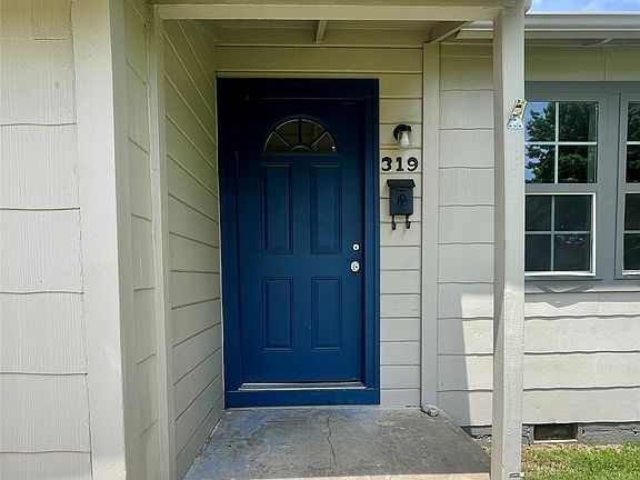 2nd image of 319 E 45th Pl