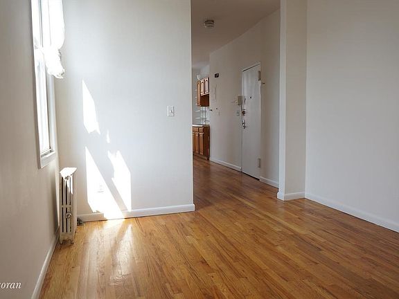 5th image of 108 Bedford Ave APT 4L