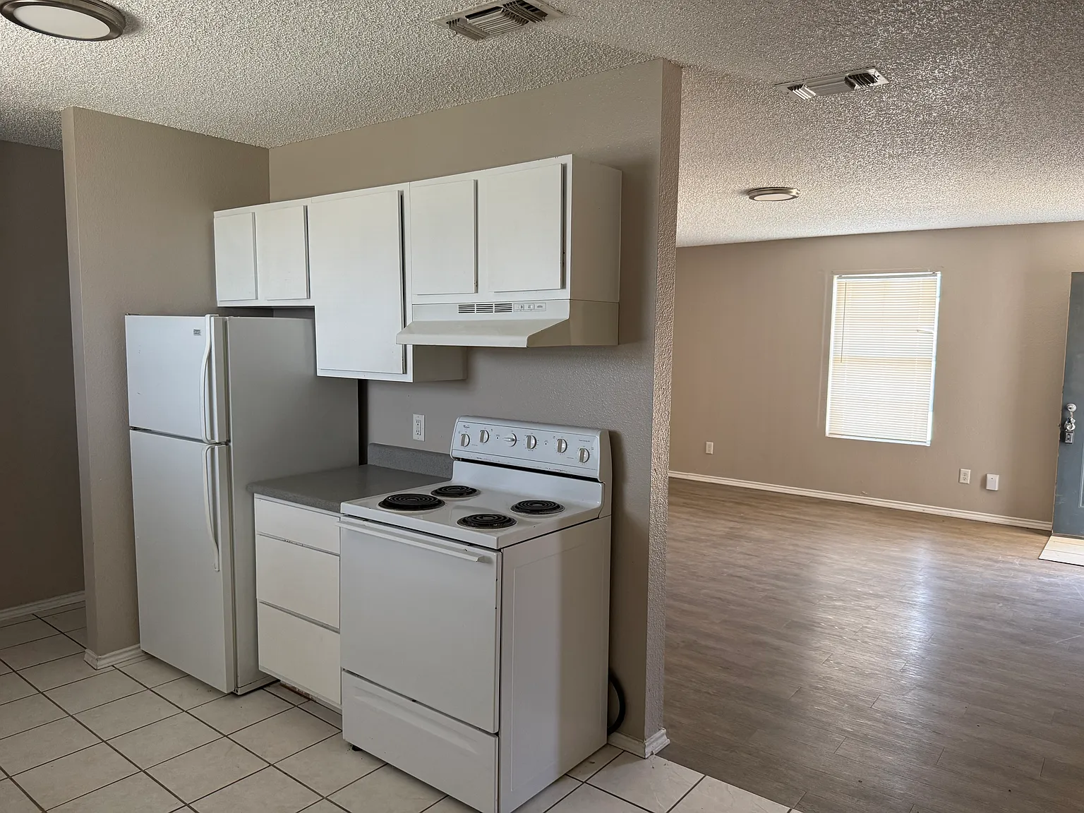 2 bed, 932 sqft, $875 — Photo 4