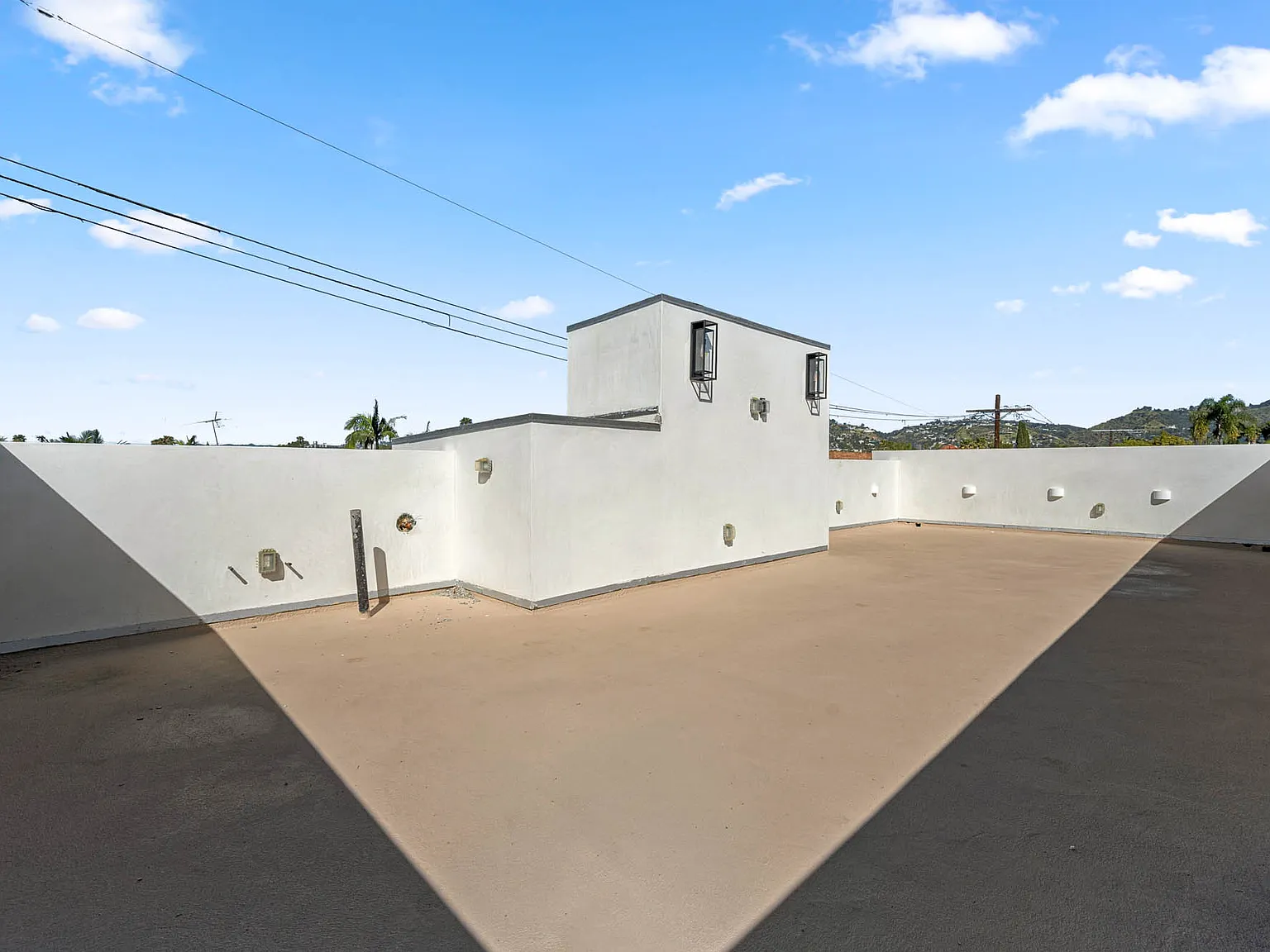 439 N Sierra Bonita — Photo 3