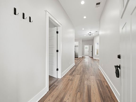 4th image of 638 N Limestone