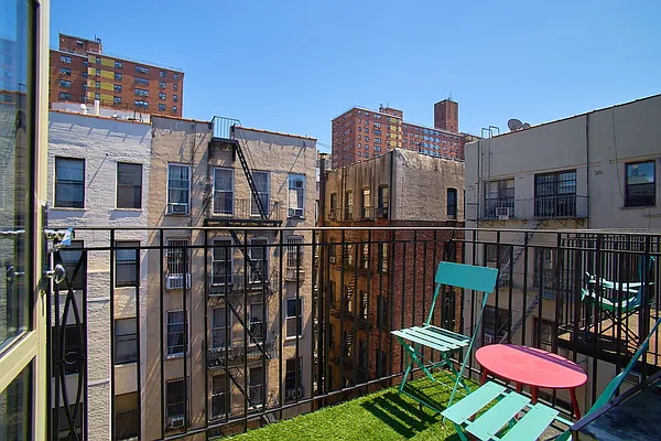 Rented by REAL New York | media 11