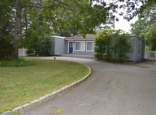 10 Fairview Rd, Hampton Bays, NY 11946