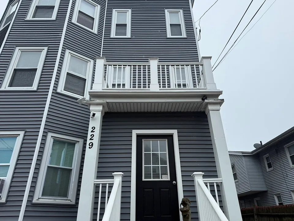 229 Main St #3