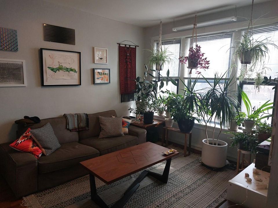 1st image of 2556 N Hamlin Ave #1