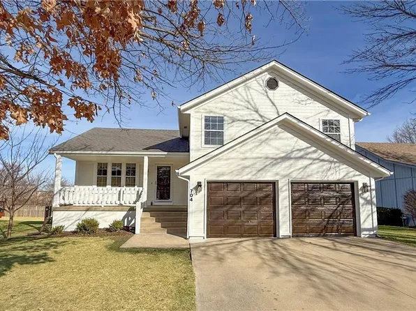 704 SE 11th St, Lees Summit, MO 64081