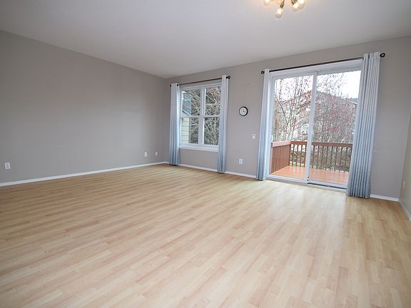 4th image of 232 NE 76th Ave