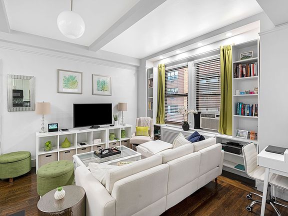 4th image of 157 E 72nd St APT 5E