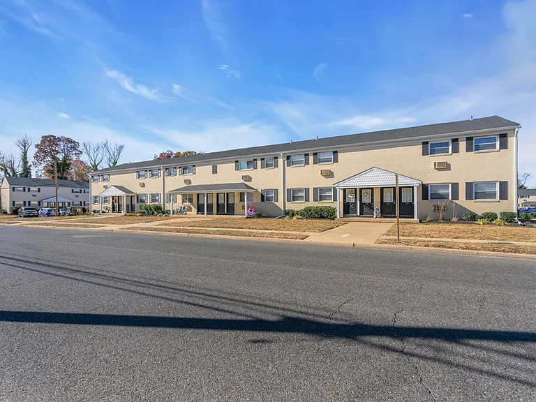 Laurelton Village Apartments — Photo 128
