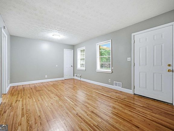 2nd image of 997 Pineglen Dr