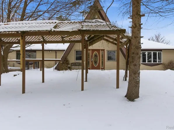 7261 Hashley Rd, Manchester, MI 48158