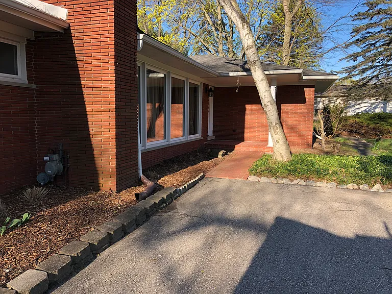 24605 N Cromwell Dr — Photo 3