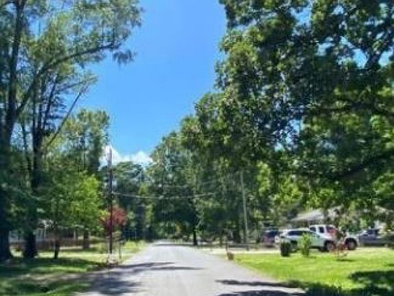 Exterior Neighborhood (street photo)