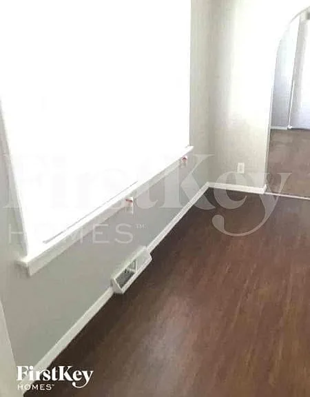 1146 Hinckley St — Photo 2