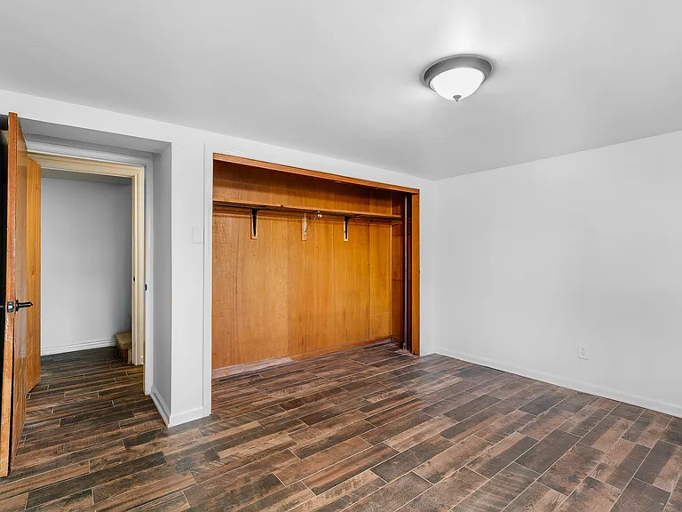 515 W Holly St — Photo 22