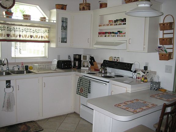 3rd image of 15825 Shoreline Blvd