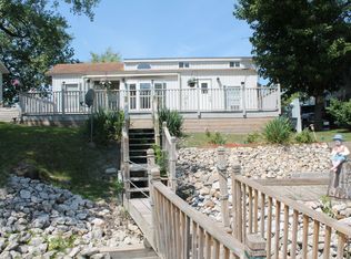 6 Lakeshore Dr, Wilmington, IL