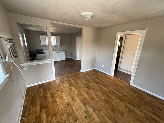 4th image of 1208 E Kenedy Ave