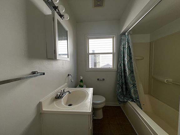 5th image of 24273 Westhampton Ave