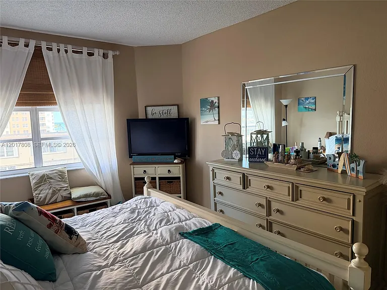 1950 S Ocean Dr #4-B — Photo 11