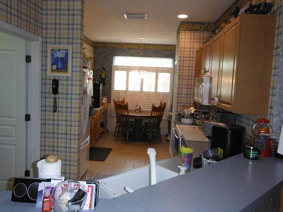 2nd image of 649 NE Muskrat Run