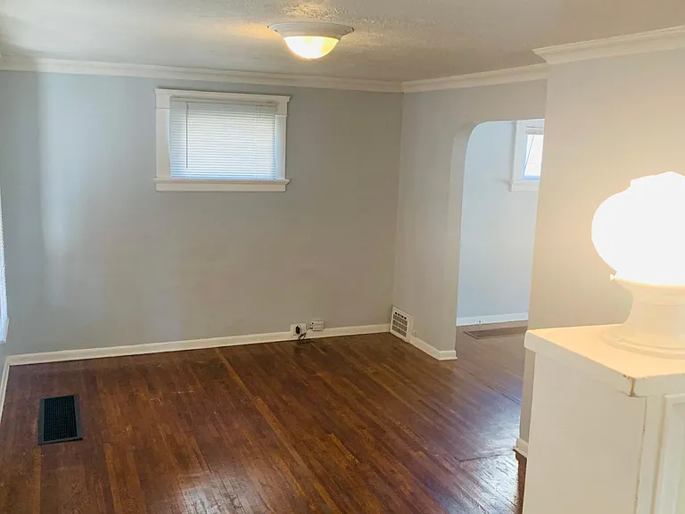 1347 Fry Ave — Photo 4