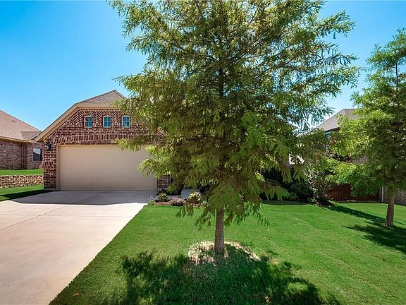 3rd image of 1925 Starwood Dr