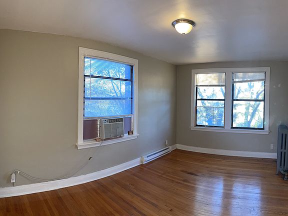 2nd image of 3125 N Hamlin Ave APT 2A