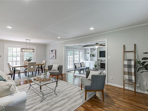 2nd image of 3173 Parkridge Cres