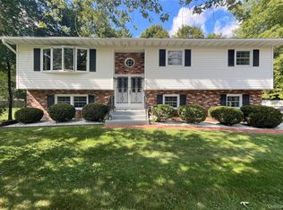 31 Pine Tree Dr, Poughkeepsie, NY 12603