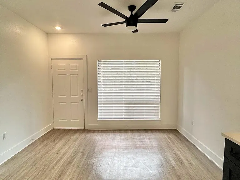 2210 Pearl St #202 — Photo 3