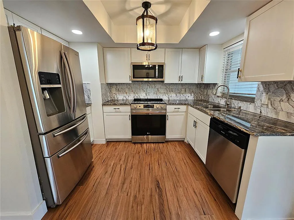 Building Photo - 659 N Jefferson Ave #659