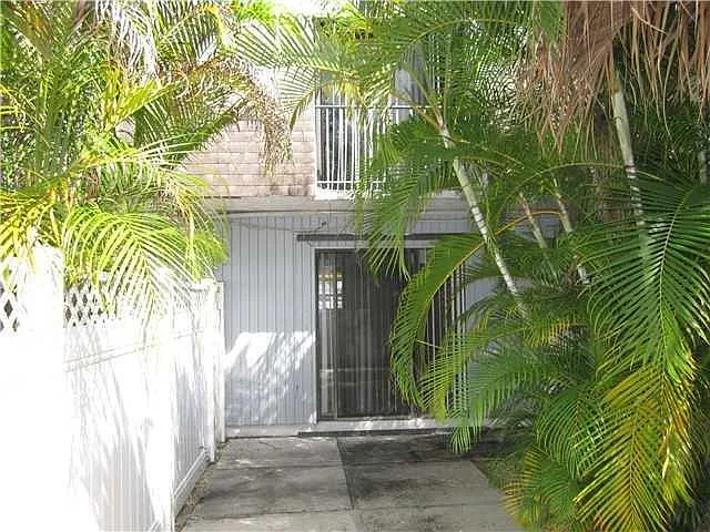 1115 SW 2nd Ct #3 — Photo 8