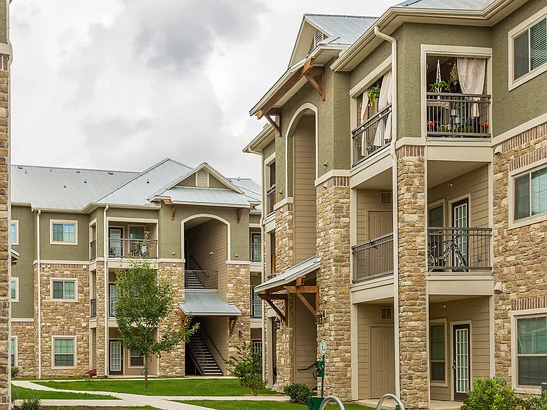 Freedom Hills Ranch Apartments — Photo 1