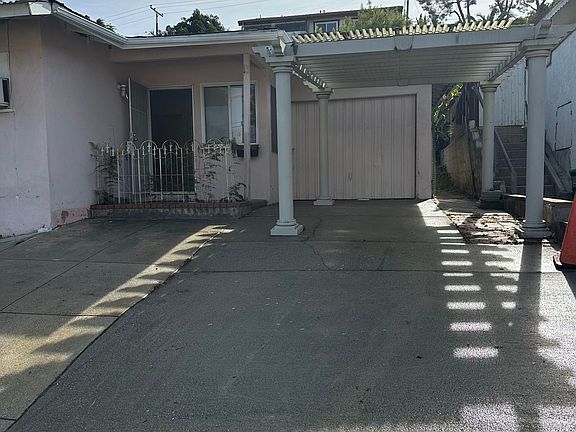2nd image of 1014 E Graves Ave