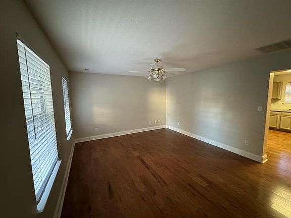3rd image of 328 Harvestwood Ct