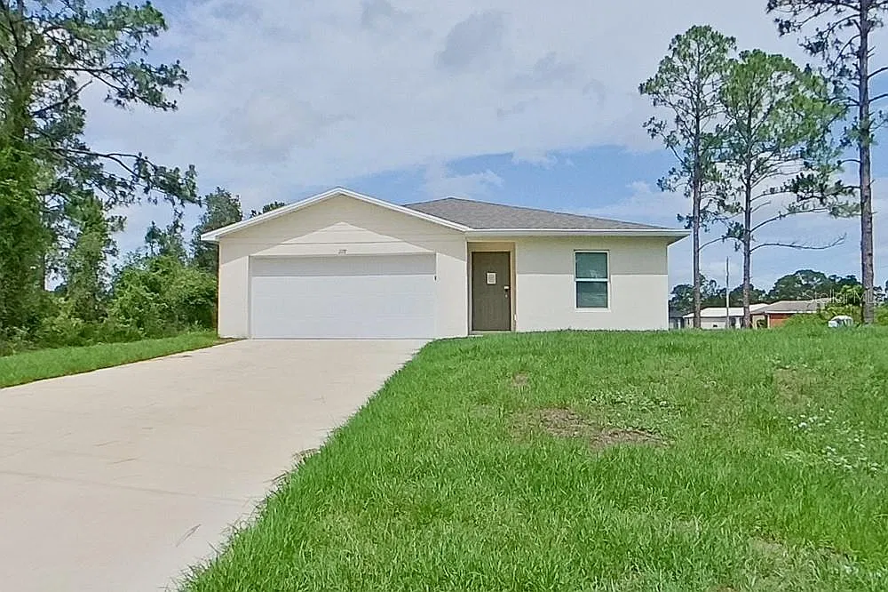 4 bed, 2.0 bath, 1449 sqft, $2,045 — Photo 1