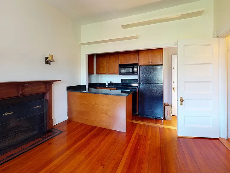 591 Beacon St #9 — Photo 5
