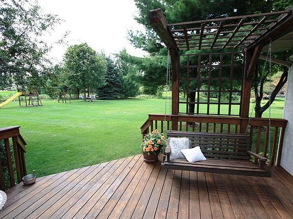 4th image of 17 Scotch Pine Ct
