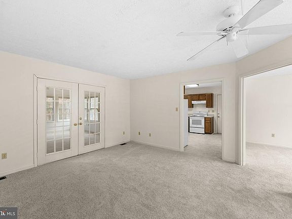 4th image of 49 Grove Dr